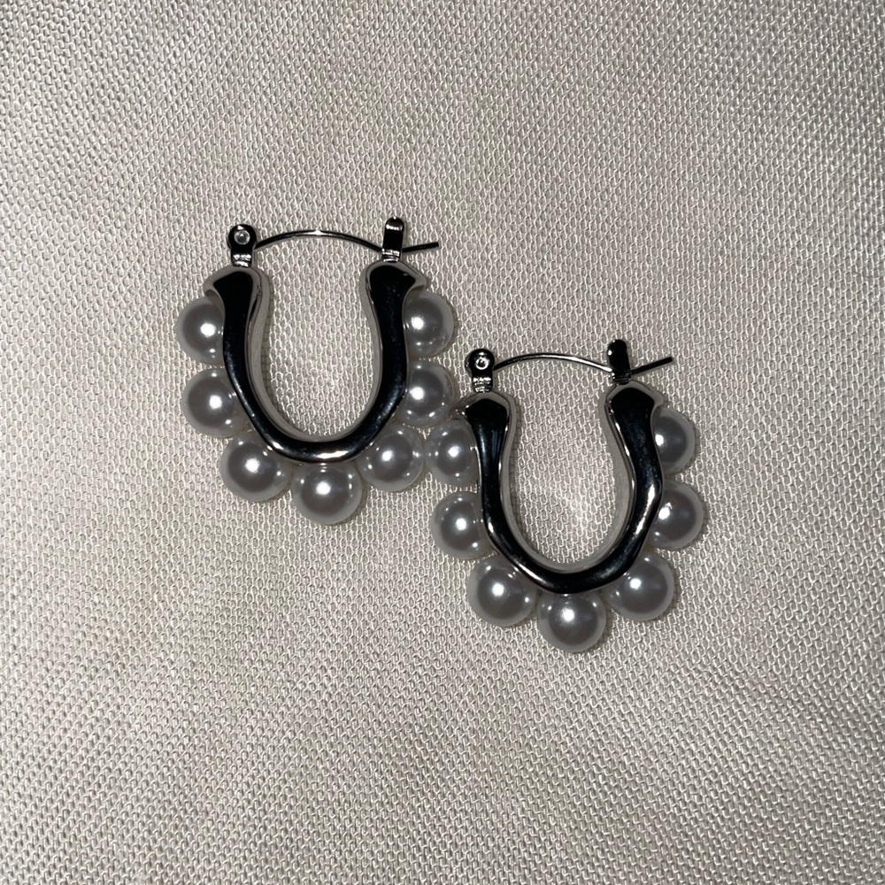 Silver & Pearls Horseshoe Earrings | 14K Gold-Plated